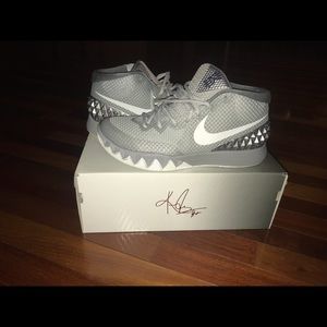 Nike Kyrie 1s Wolf Grey